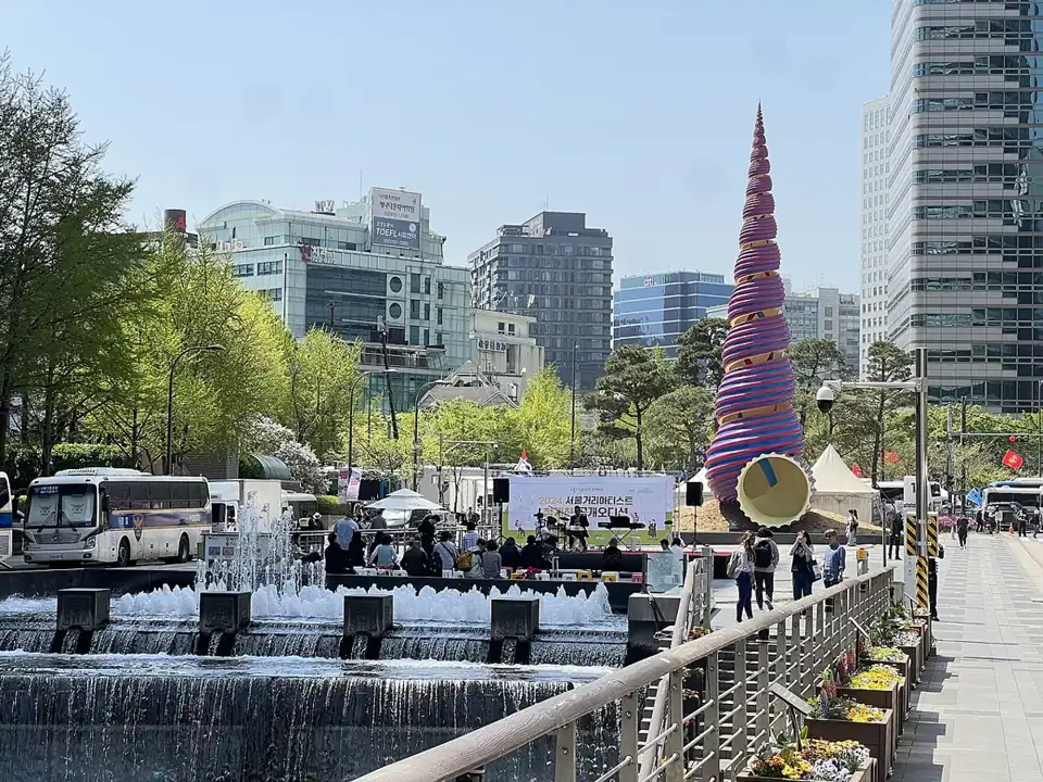 청계광장 과거 실사 사진, 2024년 촬영